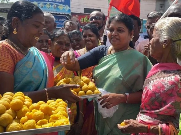 India News | DMK Cadres Celebrate as CM Stalin Credits ₹5,000 to Women Beneficiaries, Promises ₹2,000 Monthly Aid in Next Term