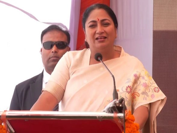 India News | Delhi CM Inaugrates 51 Ayushmaan Arogya Mandirs in South Delhi; 370 Mandirs Now Functional