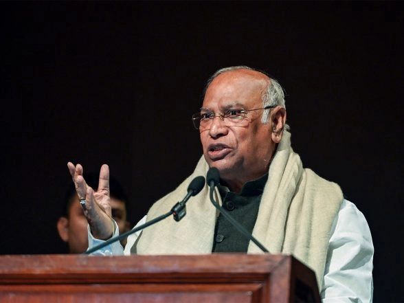 India News | Mallikarjun Kharge Remembers Pulwama Heroes, Recalls Their Supreme Sacrifice