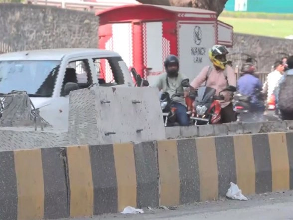 India News | Mumbai: One Dead, Three Injured in Metro Pillar Collapse in Mulund