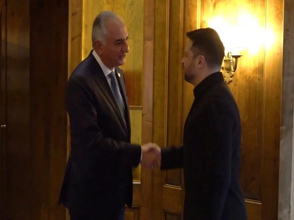 World News | Ukraine Backs Iranian People After Zelenskyy Meeting with Exiled Crown Prince Reza Pahlavi
