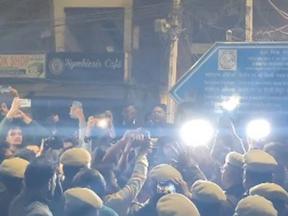 India News | DU VC Requests Students, Teachers to Maintain Harmony After Chaos at Pro-UGC Protests