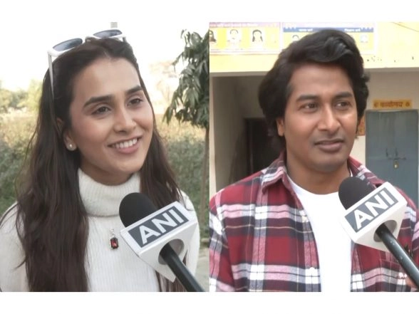 Entertainment News | 'Kabir Banaam Tulsi' Actors Chandan Roy, Anushka Kaushik Arrive in Varanasi to Begin Shooting