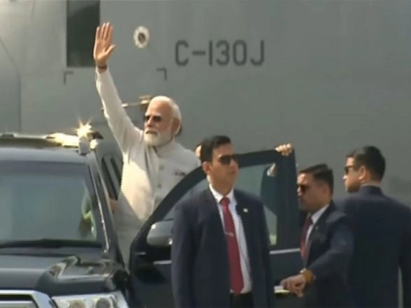 India News |  Matter of Immense Pride That Northeast Has Got Emergency Landing Facility, Says PM Modi; Unveils  Projects Worth over Rs 5,450 Crore in Guwahati