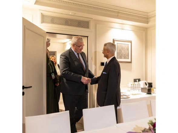 World News | Munich Security Conference: EAM Jaishankar Meets Ukrainian Counterpart Andrii Sybiha