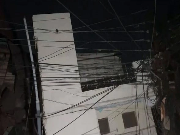 India News | House Collapses in Indore's Murai Mohalla; All Residents Safely Rescued