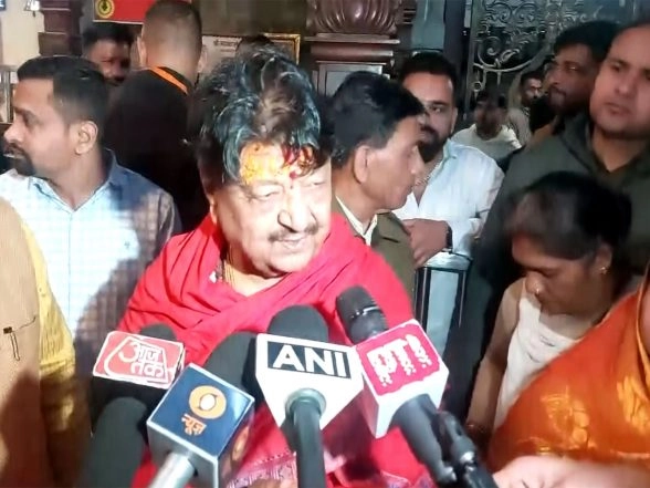 India News | MP Minister Kailash Vijayvargiya Prays for Country's Welfare at Mahakal Temple on Mahashivratri in Ujjain