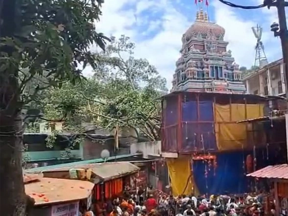 India News | Uttarakhand: Devotees Offer Prayers at Shiva Temples Across Rishikesh on Mahashivratri