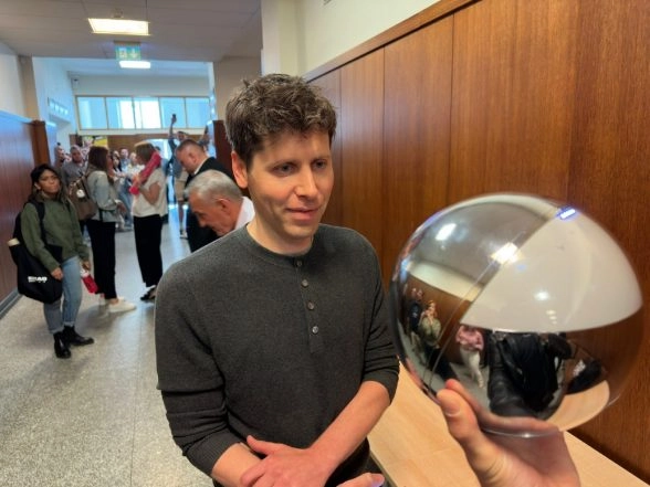 World News | OpenAI CEO Sam Altman Pushes for 'Democratic AI' in India; Says Will Announce Expansion and Govt Partnerships