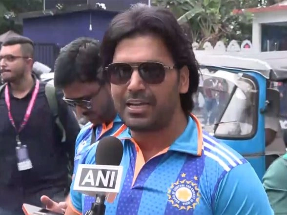 Sports News | IND Vs PAK: Fans Outside R Premadasa Stadium in Colombo Express Excitement for Much-awaited T20 WC Clash