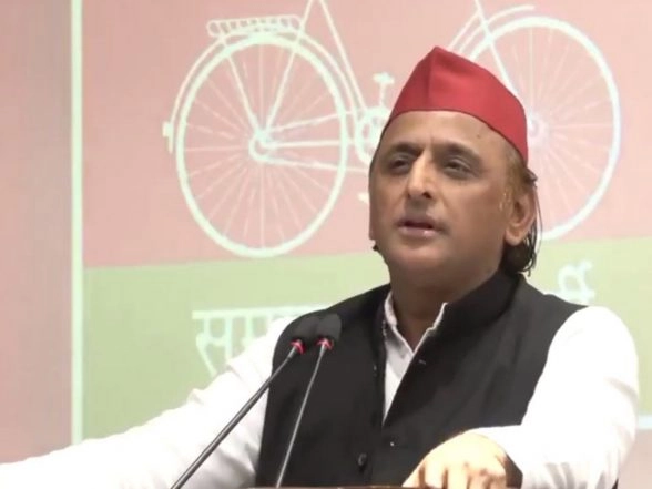 India News | SP Chief Akhilesh Yadav Targets Govt over Rafale Jet, Raises 'make in India' Concerns
