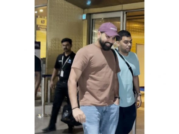 Entertainment News | Rohit Sharma All Smiles as He Returns to Mumbai After Watching Ind Vs Pak Live in Sri Lanka