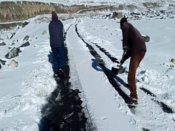 India News | Himachal Pradesh PWD Team Studies NHAI's Slope Protection Work on Kalka-Solan Four-lane