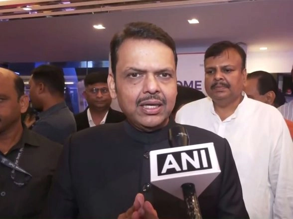 India News | Maharashtra CM Devendra Fadnavis Meets Former UK PM Rishi Sunak; Discusses Strengthening India-UK Ties