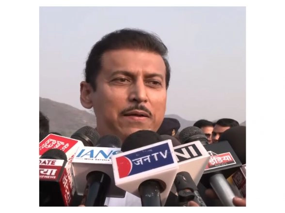 India News | Rajasthan Minister Rajyavardhan Singh Rathore Hails IAF Suryakiran, Sarang Show at Jal Mahal