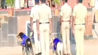 India News | Vijayapura Police Bid Farewell to Veteran Canines Raksha, Stella After 12 Years of Service; 2 New Dogs Join