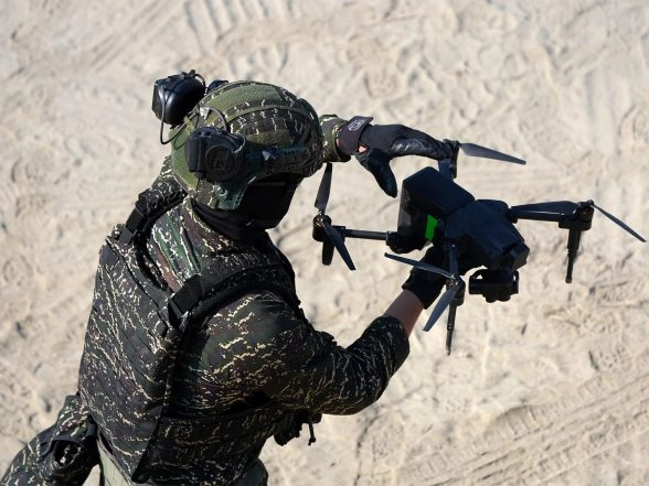 World News | Taiwan Detects 8 Sorties of Chinese Aircraft, 7 Vessels Around Itself