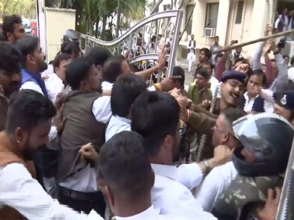 India News | Madhya Pradesh: Police Books Seven BJP Workers over Violent Clash at Congress Office; Investigation Underway