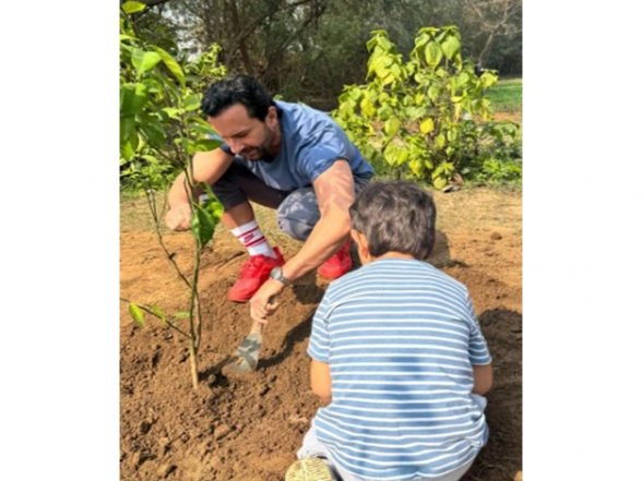 Entertainment News | Kareena Shares How Her Son Jeh Celebrated His Fifth Birthday by Indulging in Tree Planting Session