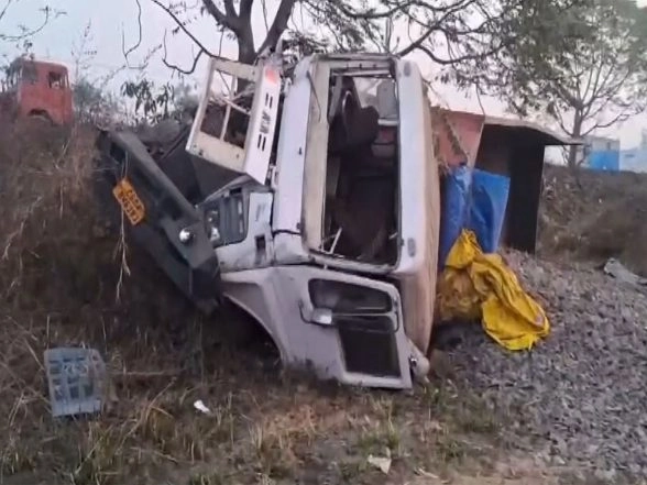India News | Odisha: Trailer Collides with Police Vehicle, Kills Five Personnel