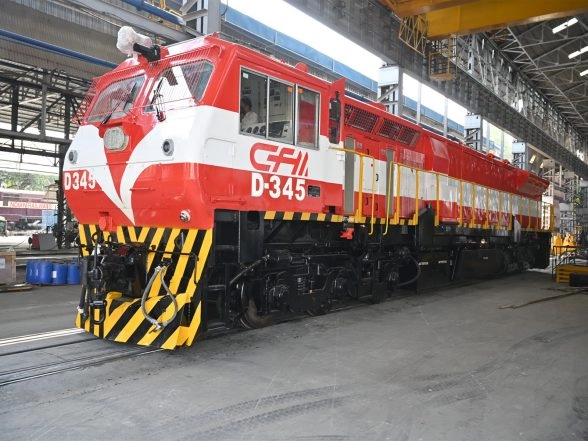 India News | Banaras Locomotive Works Dispatches Tenth Indigenous 3300 HP Locomotive to Mozambique