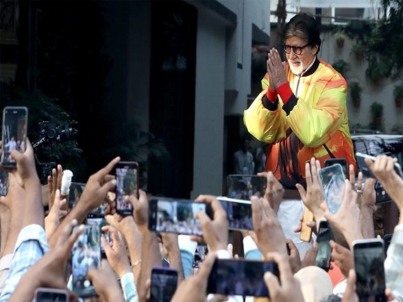 Entertainment News | Amitabh Bachchan Skips Customary Sunday Fan Darshan Outside Jalsa, Here's Why