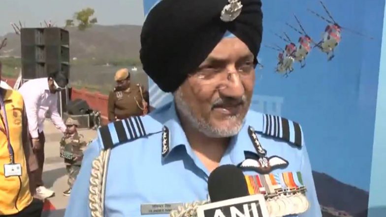 India News | IAF's Suryakiran, Sarang Teams Perform Spectacular Aerobatic Show at Jaipur's Jal Mahal