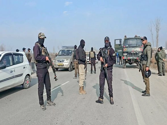 India News | J-K: Two Balloons with US, Pak Currencies Found Near LoC in Akhnoor; Probe Underway