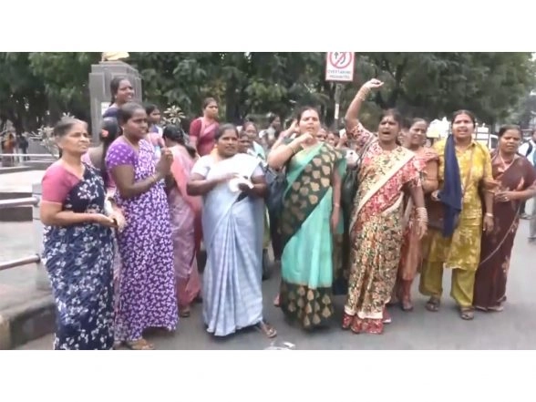 India News | Telangana: ASHA Workers Stage Protest at DMHO Office in Hyderabad