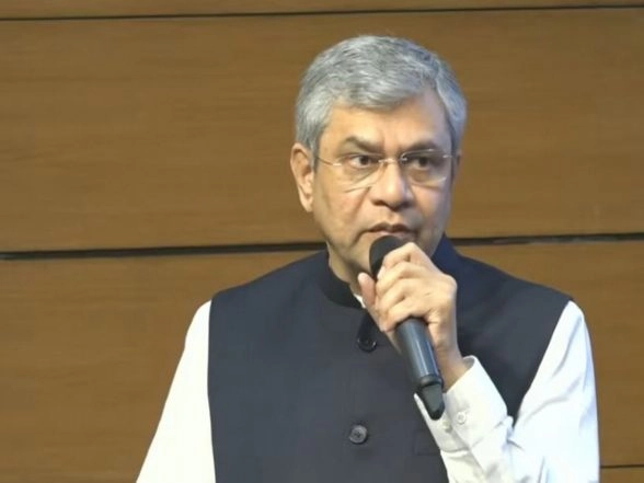 Business News | Cabinet Approves Expansion of Srinagar Airport to 71,500 Sqmt from Existing 20,659 Sqmt; to Invest Rs 1,677 Crore