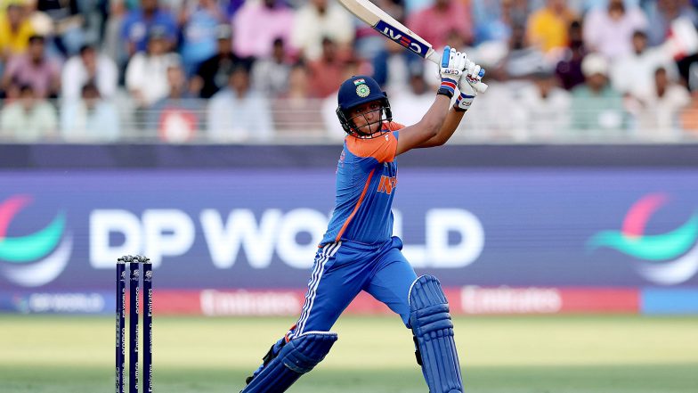 Sports News | Harmanpreet Kaur Sustains Knee Injury During India Vs Australia Women 1st ODI, Sits out Second Innings