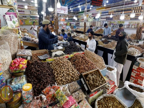 World News | Pakistan: Price Hikes Defy Official Rates in Karachi as Ramazan Profiteering Goes Unchecked
