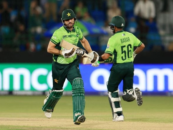 Sports News | T20 World Cup: Pakistan Win Toss, Opt to Bat First Against England in Pallekele