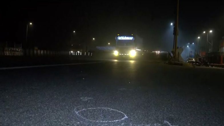 India News | Delhi: Passengers Present Inside Car Outline Details in Kashmiri Gate Firing Incident