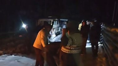 India News | Sikkim: 541 Tourist Vehicles Stuck Near Tsomgo Lake; Tourists Evacuated Safely