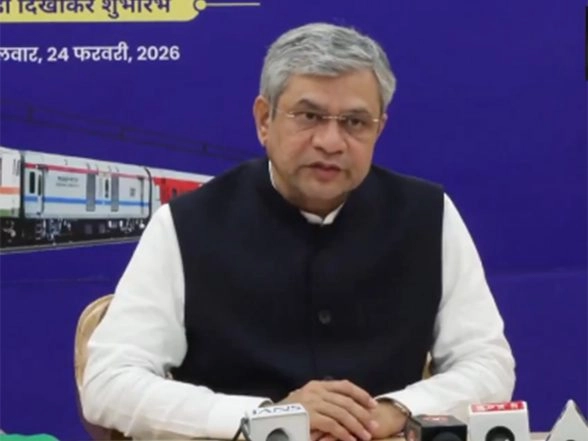 India News | Bhopal-Dhanbad/Chhapra Express Flagged Off; Minister Vaishnaw Highlights Rs 48,000 Cr Projects for MP