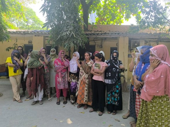 India News | Maharashtra: 25 Illegal Bangladeshi Nationals Arrested by Versova Police in Mumbai