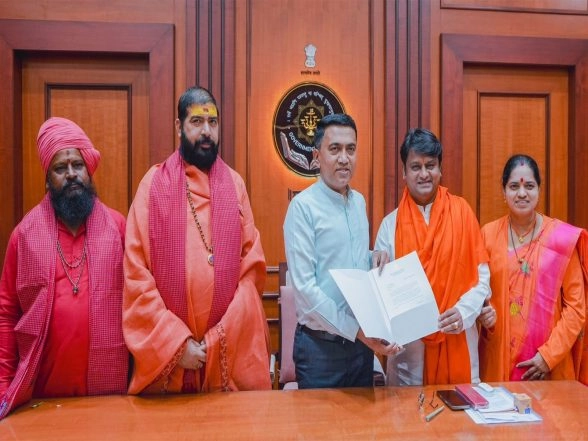 Business News | Hon'ble Chief Minister of Goa Felicitates His Holiness Rajrajeshwar Guruji on Siddhashram UK's Silver Jubilee