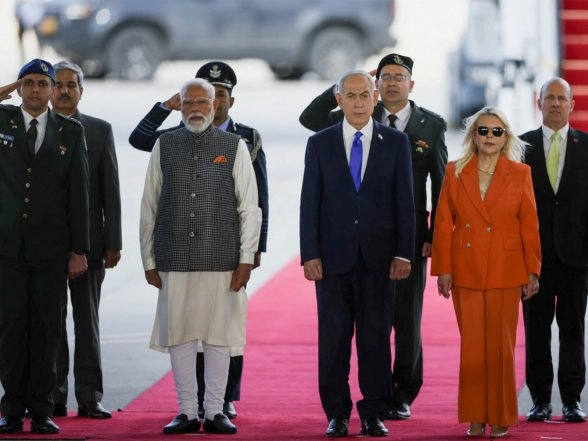 World News | PM Modi Receives Guard of Honour During State-visit to Israel