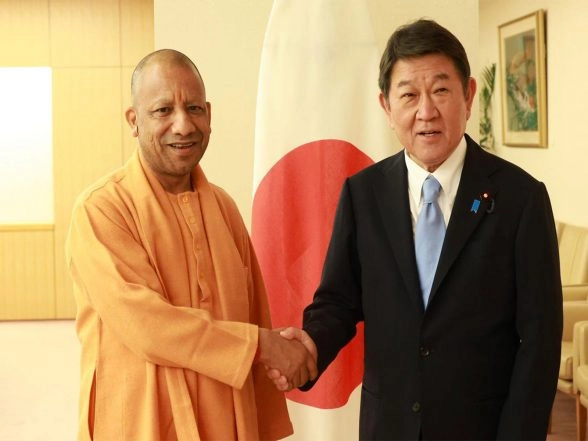 World News | CM Yogi Holds Talks on Strengthening Ties with Japan FM; Invites Japanese Firms to Invest in UP
