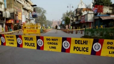 India News | Armed Robbers Loot Jewellery Worth Rs 60 Lakh in Delhi's Chandni Chowk; Victims Held at Gunpoint