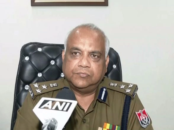 India News | Punjab: DIG Visits Injured Inspector Gurmeet Singh in Hospital After Gurdaspur Encounter