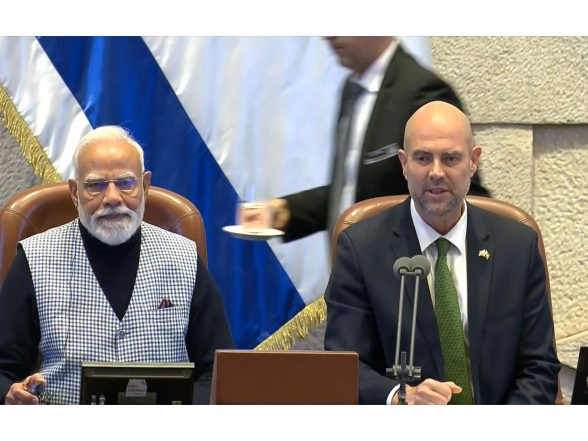World News | PM Modi Receives Standing Ovation at Knesset, 'Modi, Modi' Chants Echo in Israeli Parliament