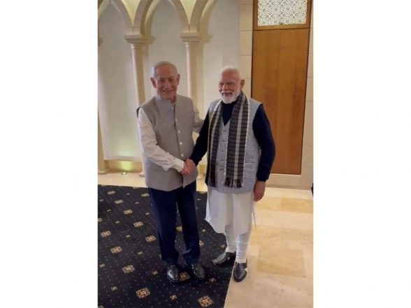 World News | Israeli PM Netanyahu Wears Traditional Indian Attire Ahead of Joint Dinner with PM Modi