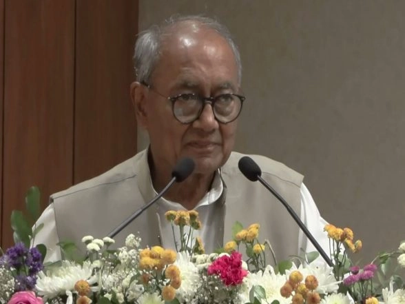 India News | Supports Naxalism Fight Against Exploitation, Not Violence: Digvijaya Singh Clarifies Congress's Position