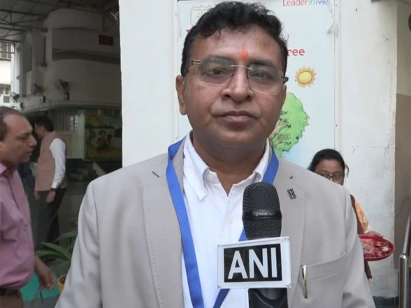 India News | Gujarat Board Exams 2026 Begin; Students Welcomed with Flowers, Chocolates in Vadodara