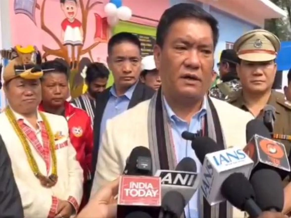 India News | Arunachal CM Pema Khandu Speaks to Delhi Police Commissioner over Alleged Racial Abuse Incident in Malviya Nagar
