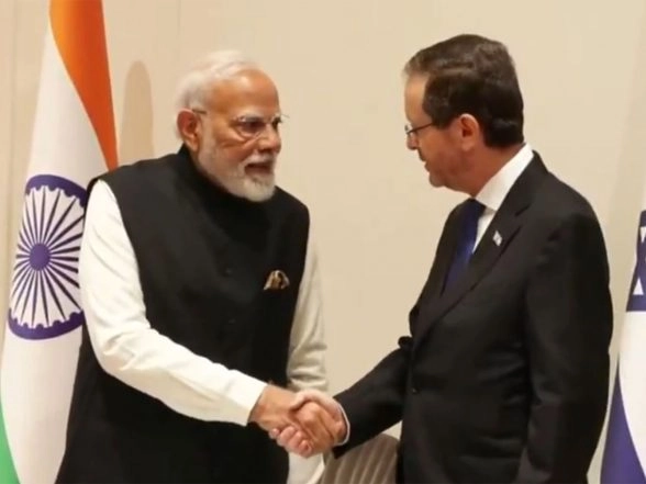 World News | PM Modi Meets Israeli President Isaac Herzog as Part of His State Visit; Plants Sapling