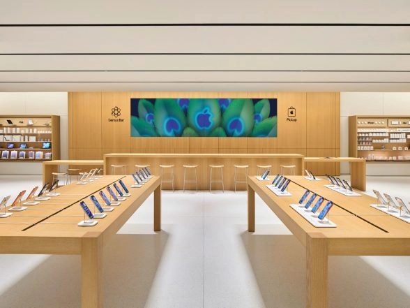 Business News | Apple Opens Second Store in Mumbai, Sixth in India