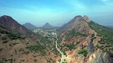 India News | Supreme Court to Constitute Expert Panel to Define Aravalli Region